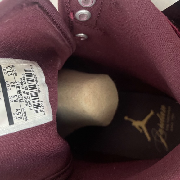 Limited Edition Velvet Princess Jordan sneakers - Picture 6 of 6